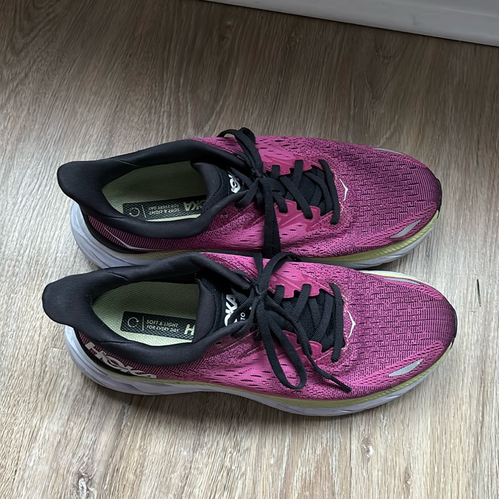 Hardly worn hokas